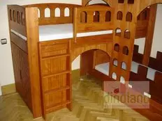 egyedi emeletes ágy