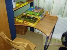 egyedi íróasztal emeletes ágyhoz